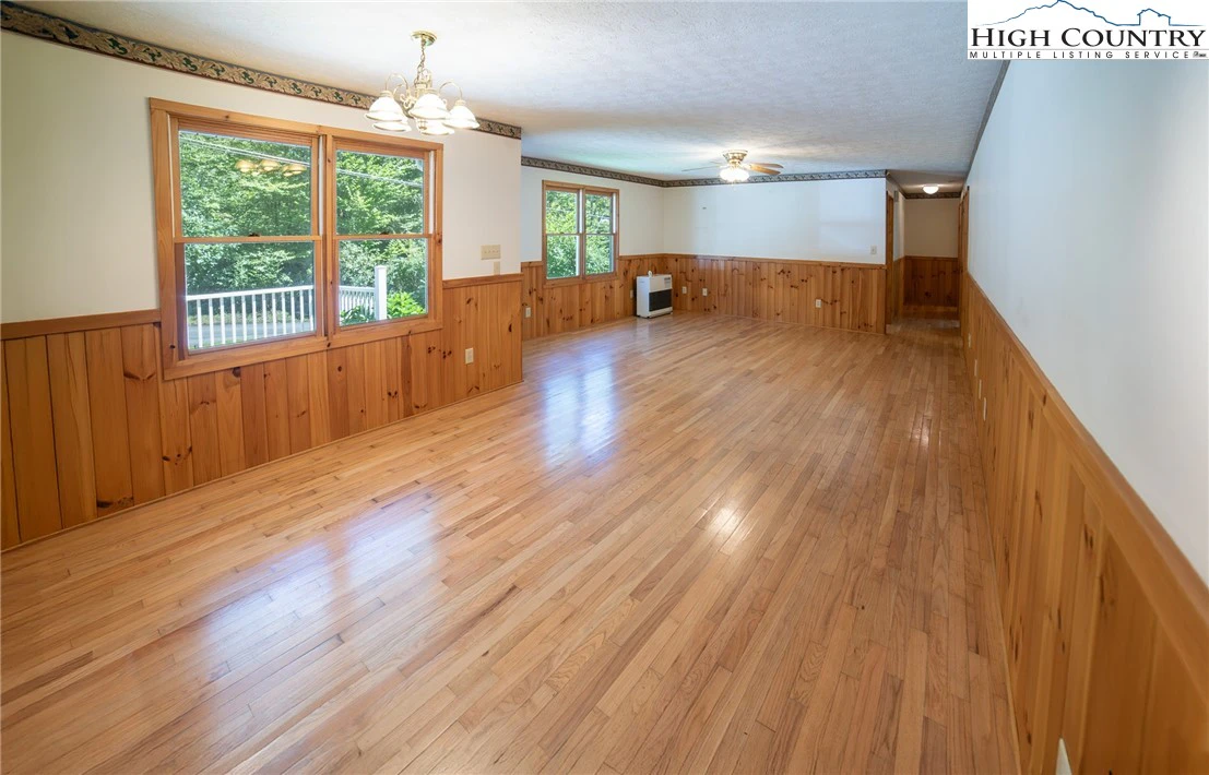 Image number 5 for the current listing
