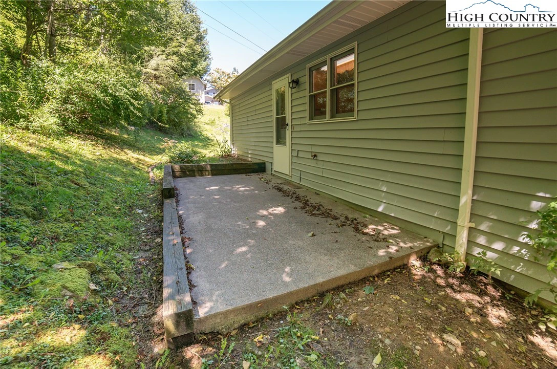 Image number 4 for the current listing
