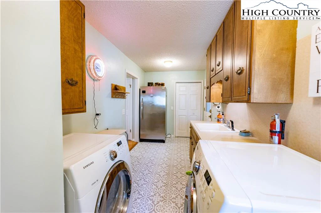 Image number 3 for the current listing