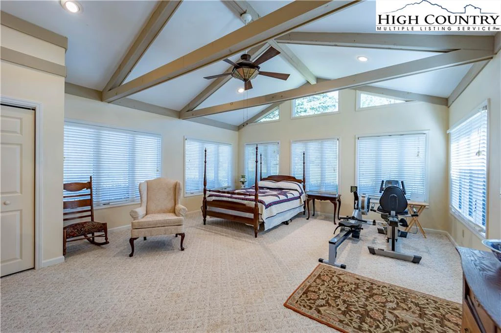 Image number 4 for the current listing
