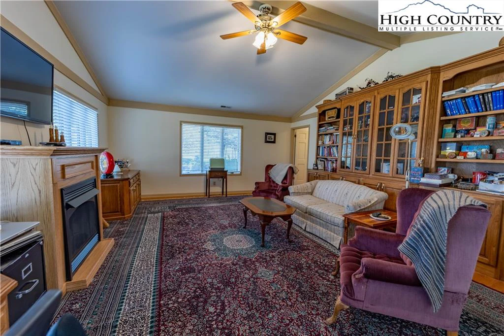 Image number 6 for the current listing