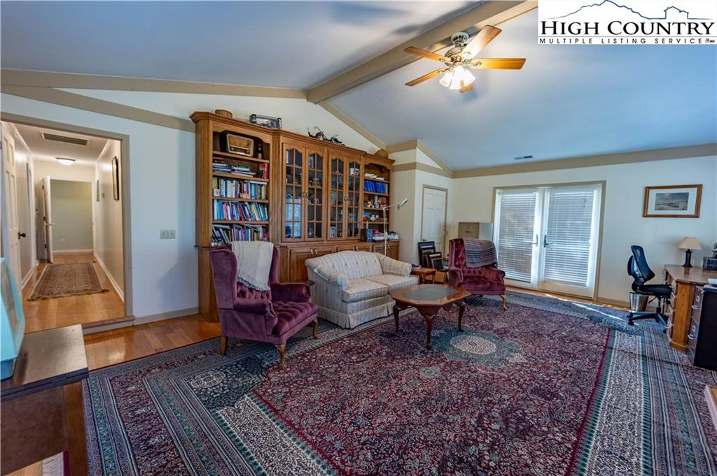 Image number 7 for the current listing