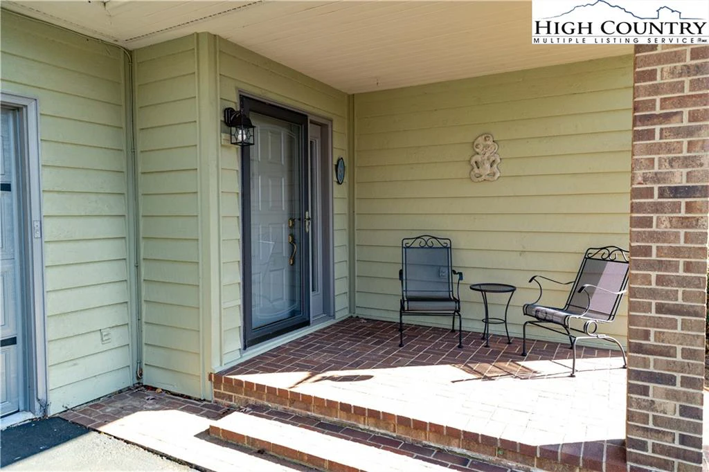 Image number 16 for the current listing