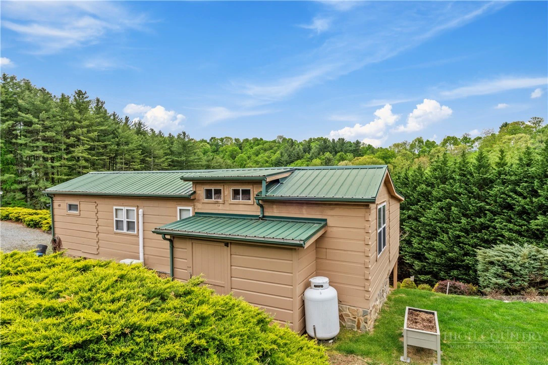 Image number 11 for the current listing