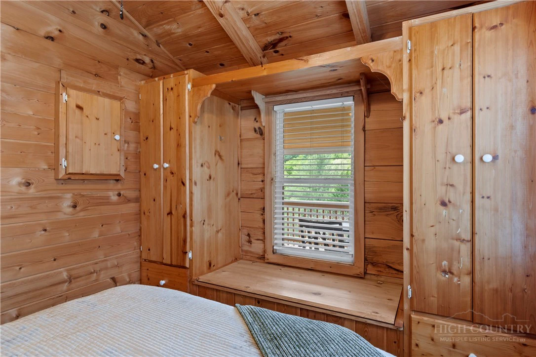 Image number 20 for the current listing