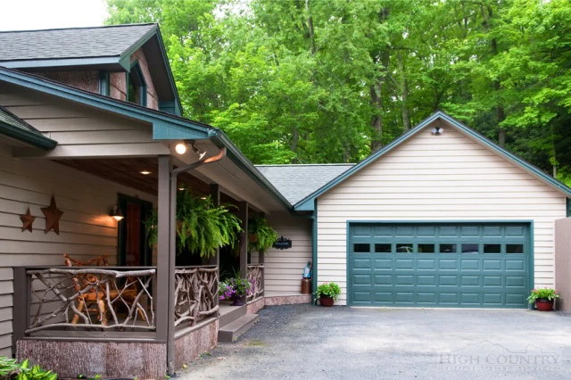 Image number 2 for the current listing