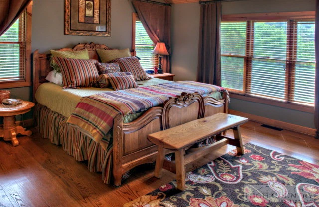 Image number 5 for the current listing