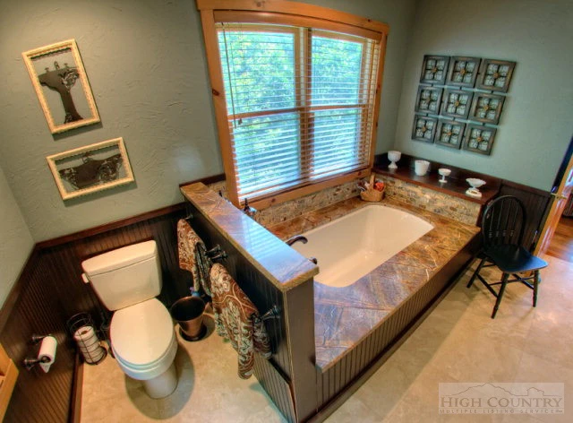 Image number 4 for the current listing