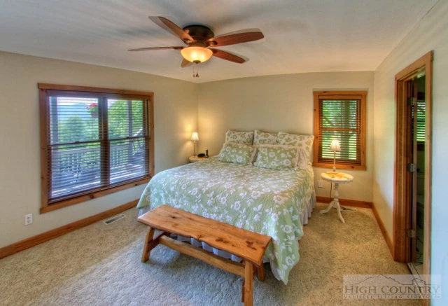 Image number 21 for the current listing