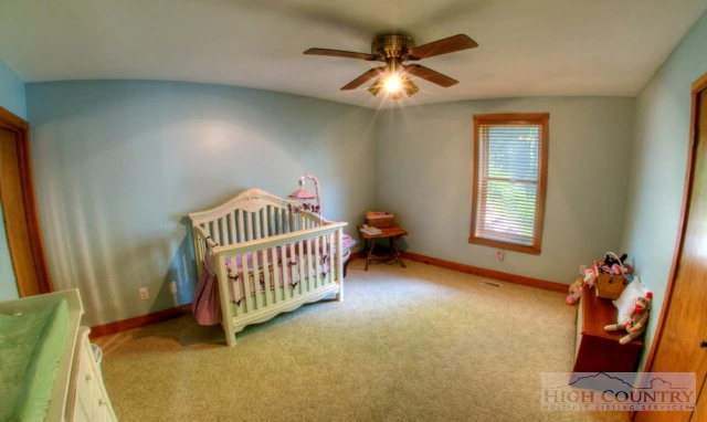Image number 19 for the current listing