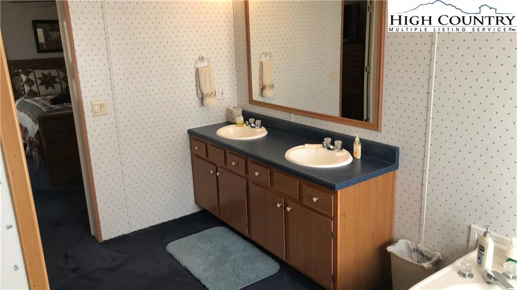 Image number 2 for the current listing
