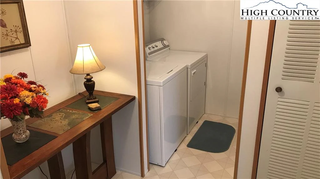 Image number 7 for the current listing
