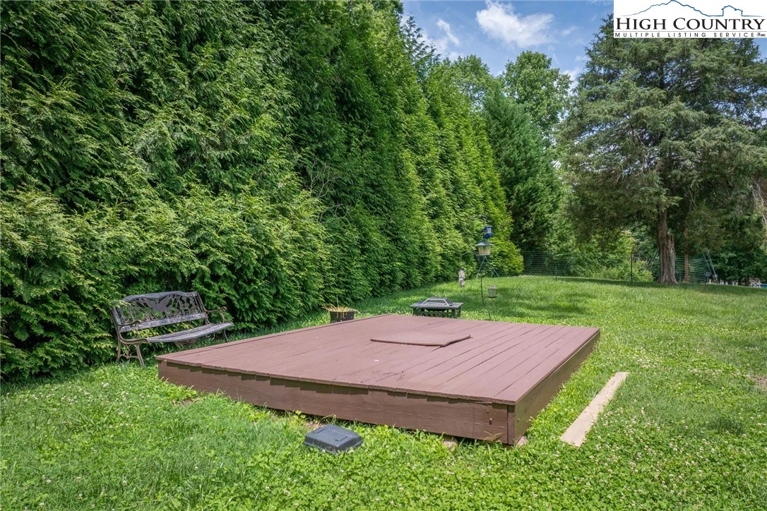 Image number 14 for the current listing
