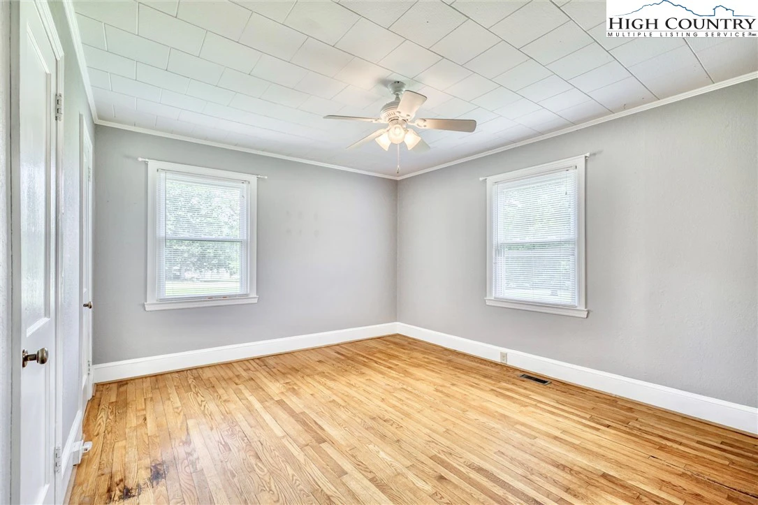Image number 6 for the current listing