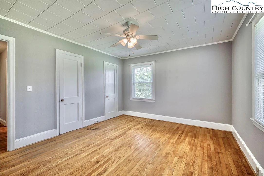Image number 7 for the current listing