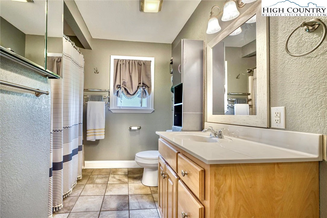 Image number 11 for the current listing