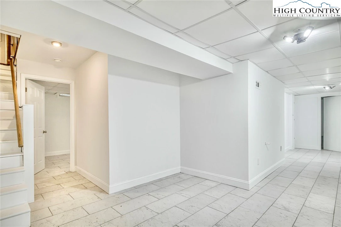 Image number 8 for the current listing