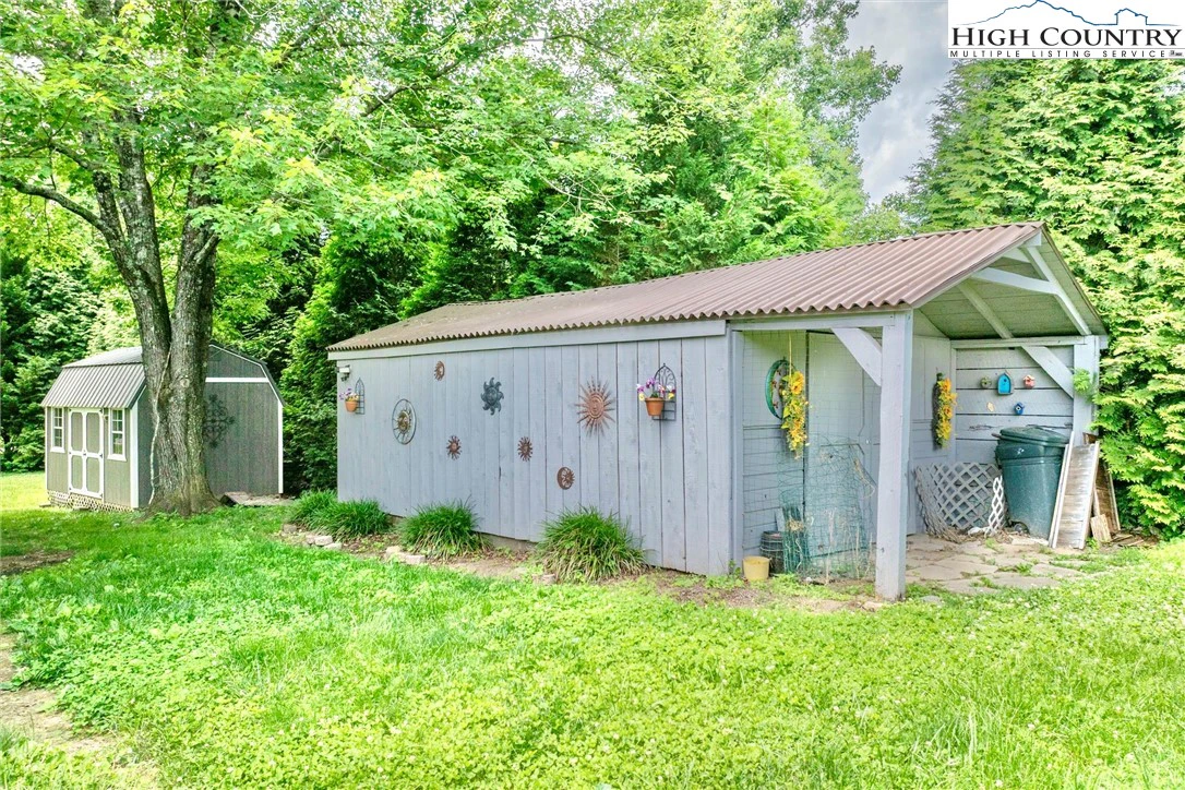 Image number 15 for the current listing
