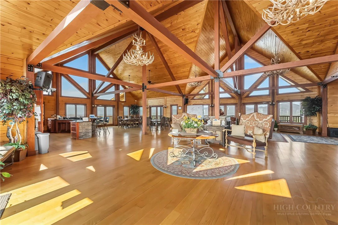 Image number 13 for the current listing