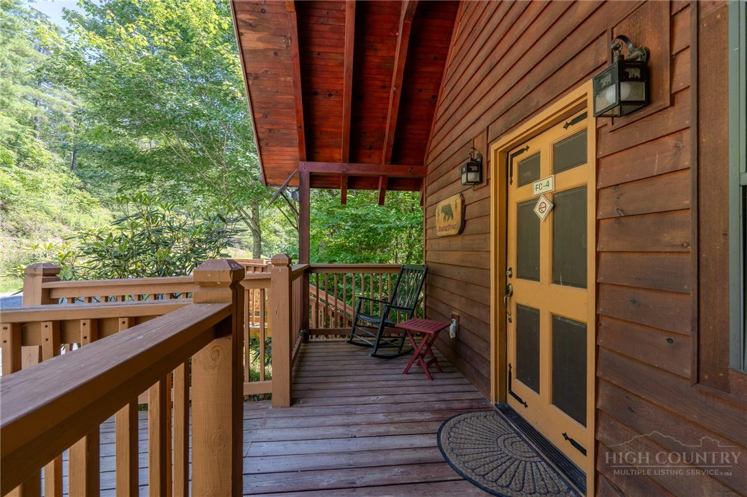 Image number 19 for the current listing