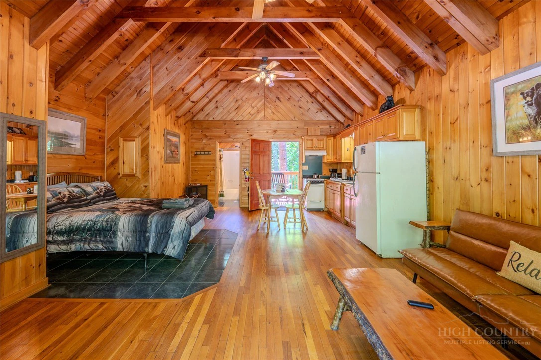 Image number 18 for the current listing