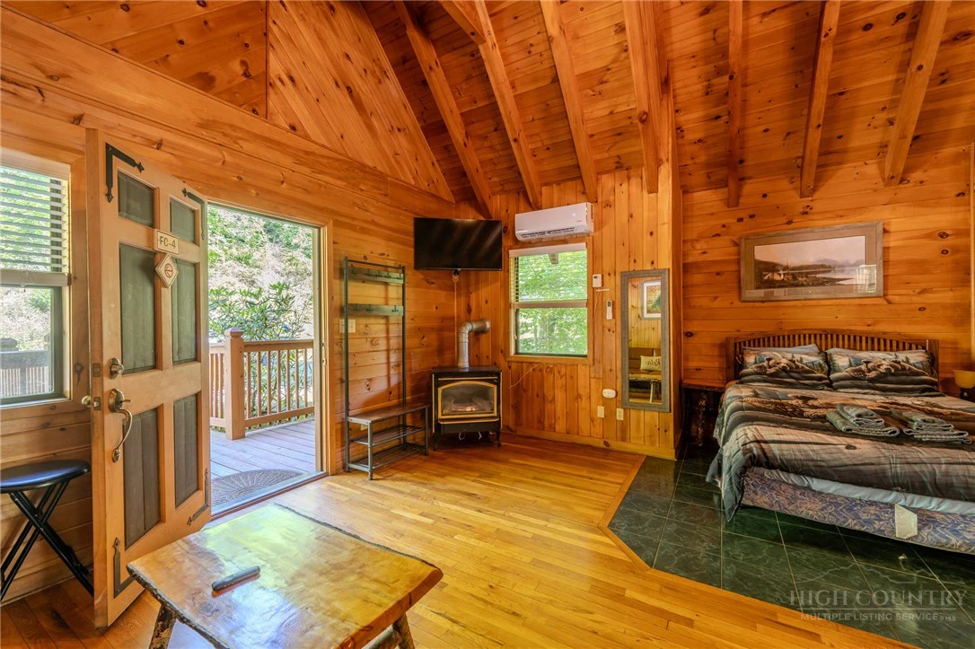 Image number 17 for the current listing