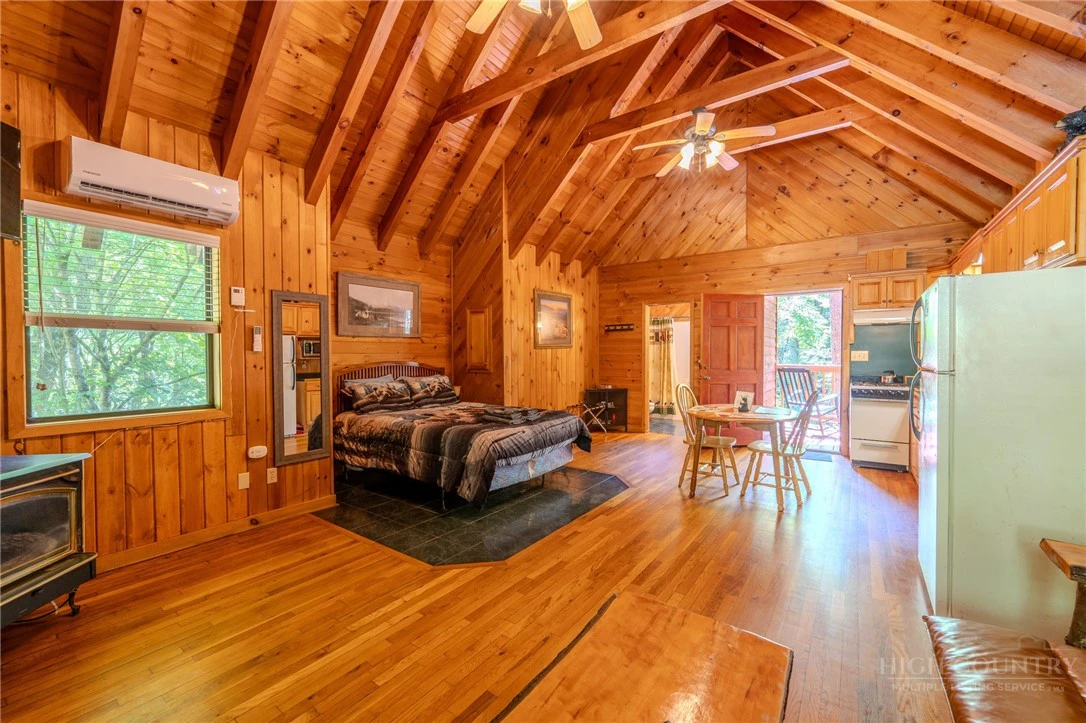 Image number 15 for the current listing