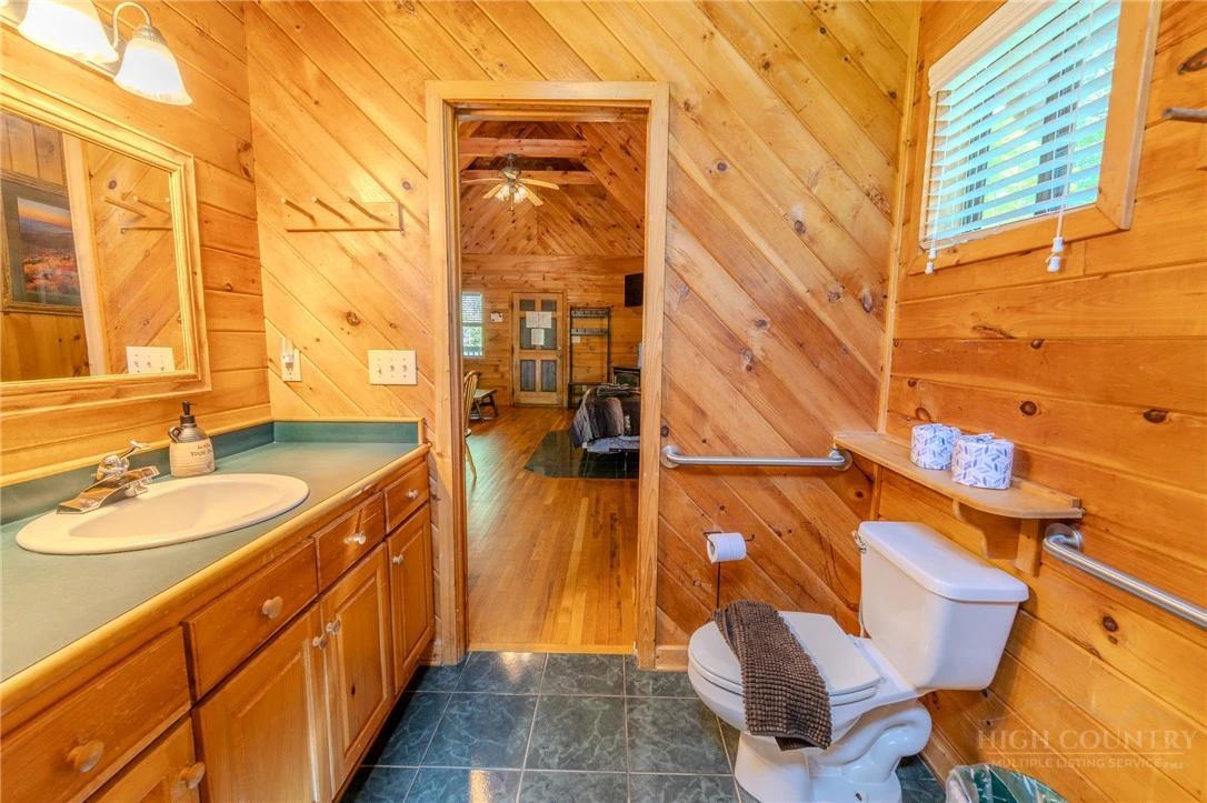 Image number 2 for the current listing