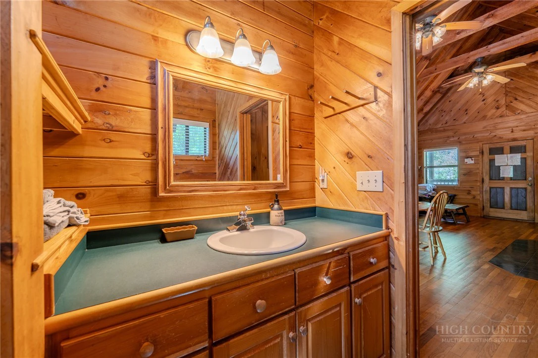 Image number 10 for the current listing