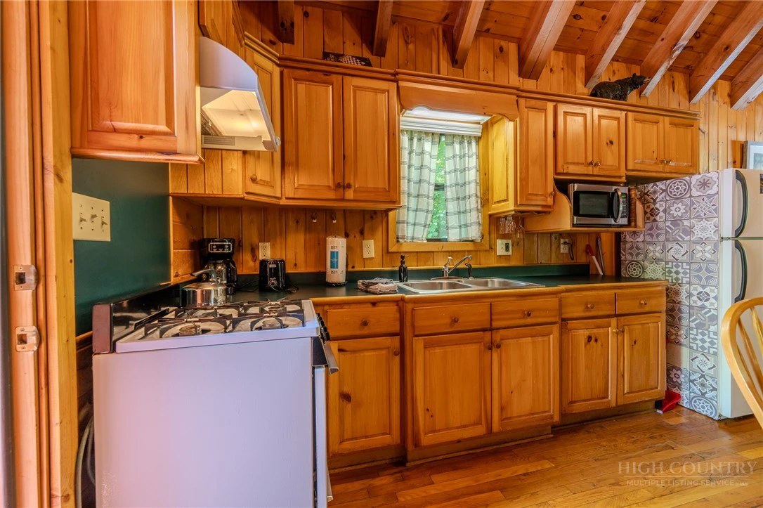 Image number 9 for the current listing