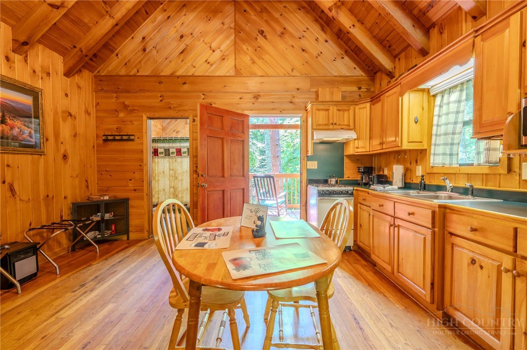 Image number 8 for the current listing