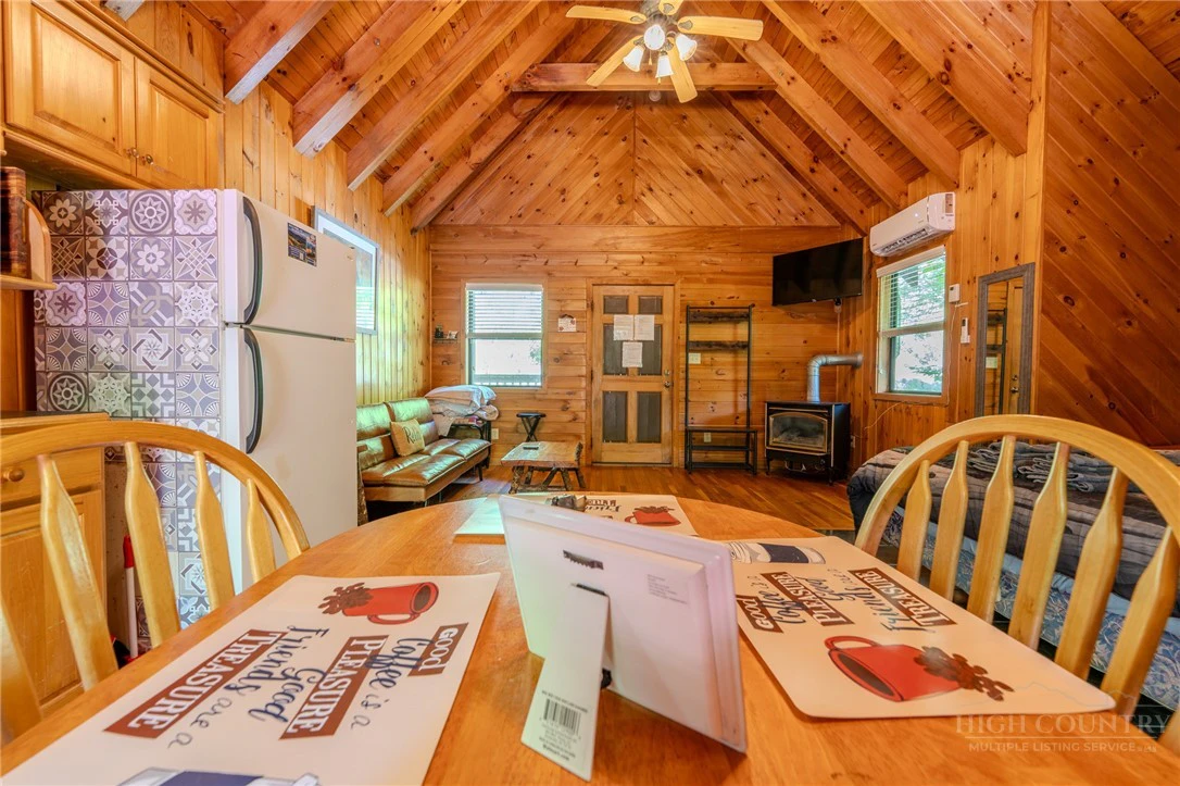 Image number 4 for the current listing