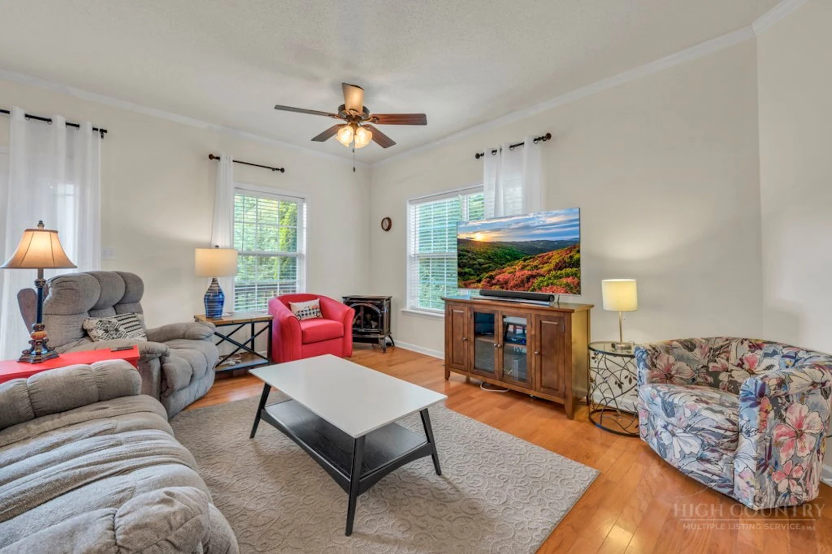 Image number 3 for the current listing