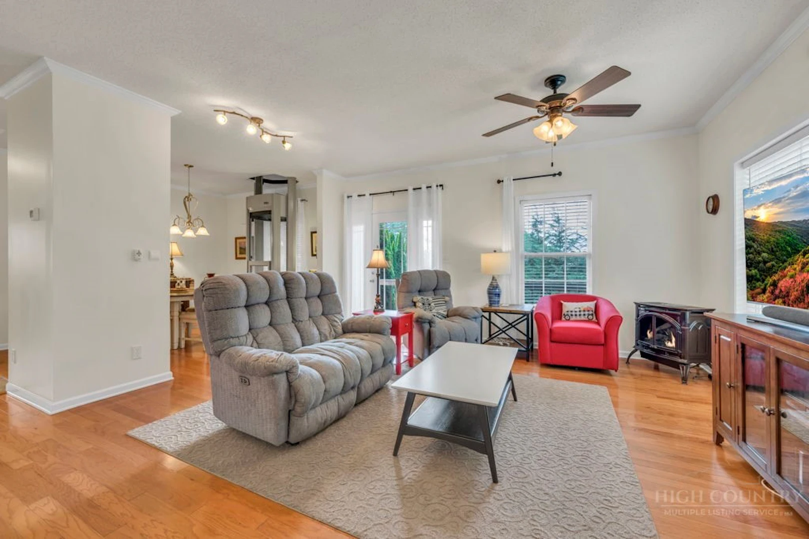 Image number 4 for the current listing