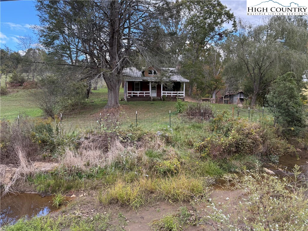 Image number 17 for the current listing