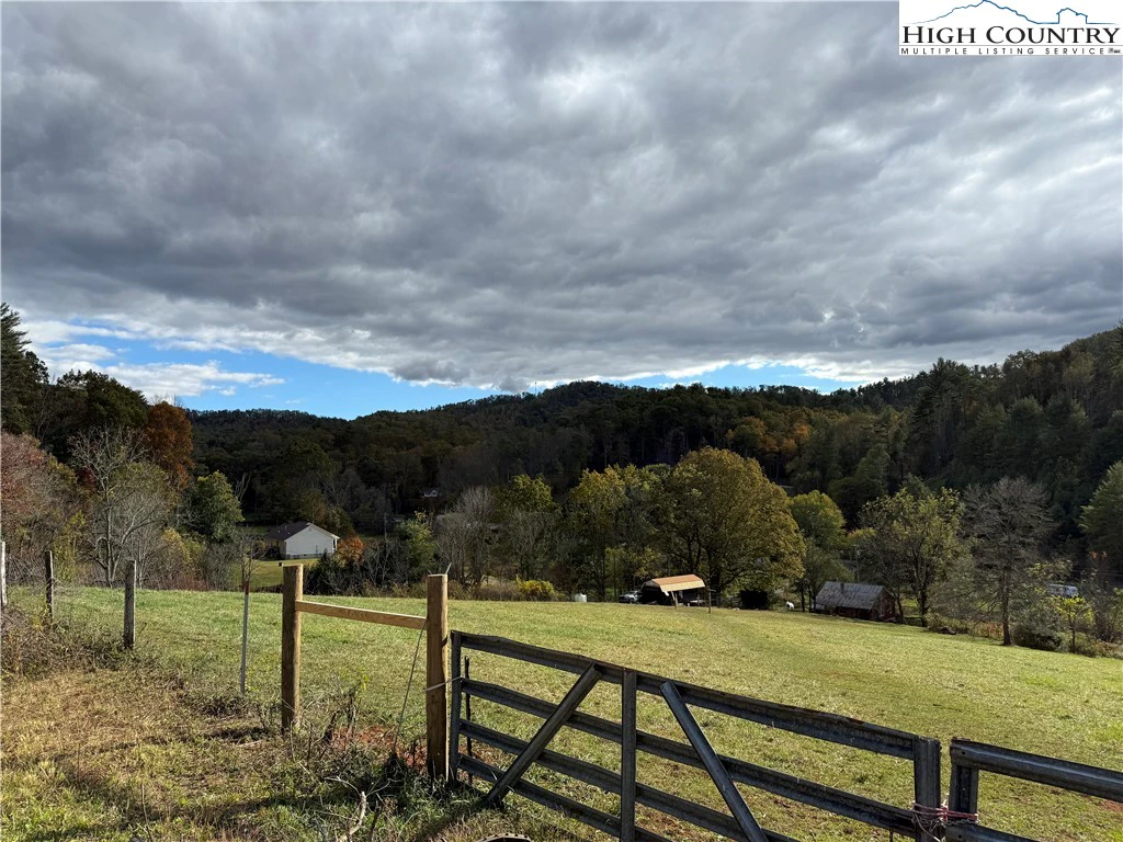 Image number 3 for the current listing
