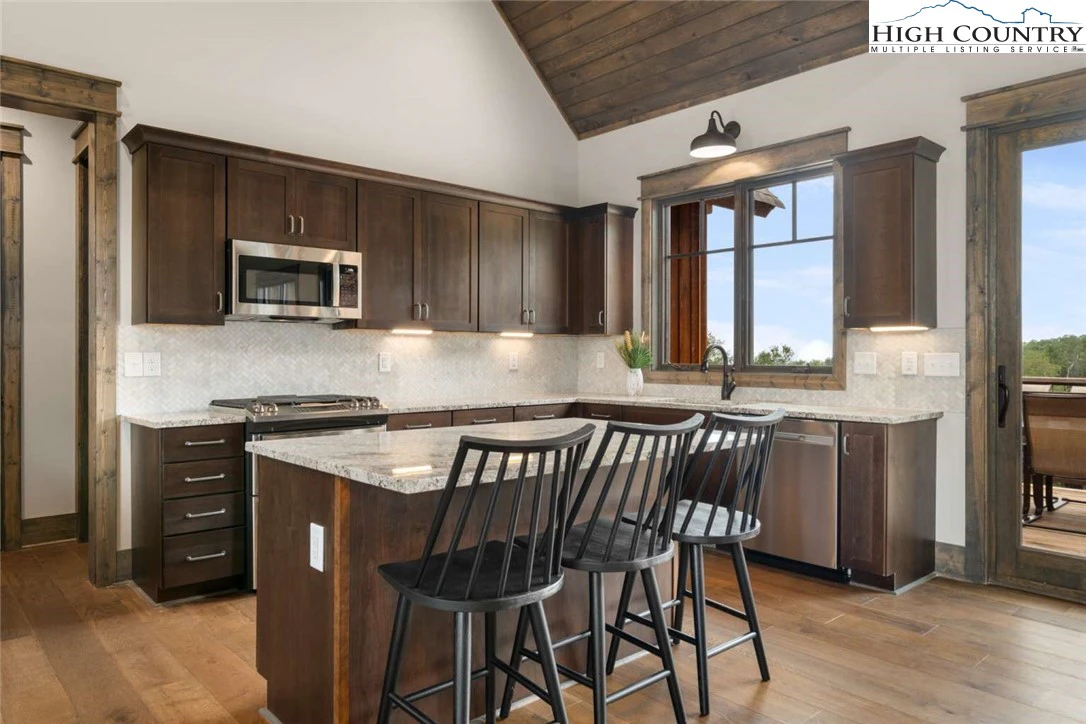 Image number 2 for the current listing