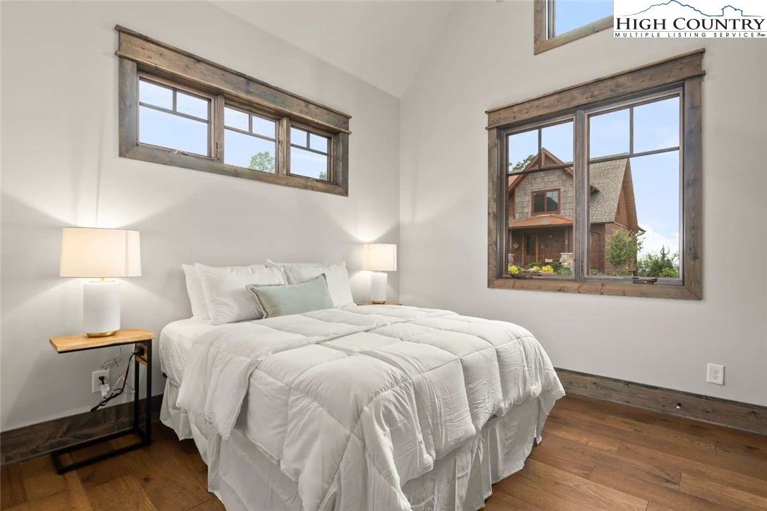 Image number 3 for the current listing