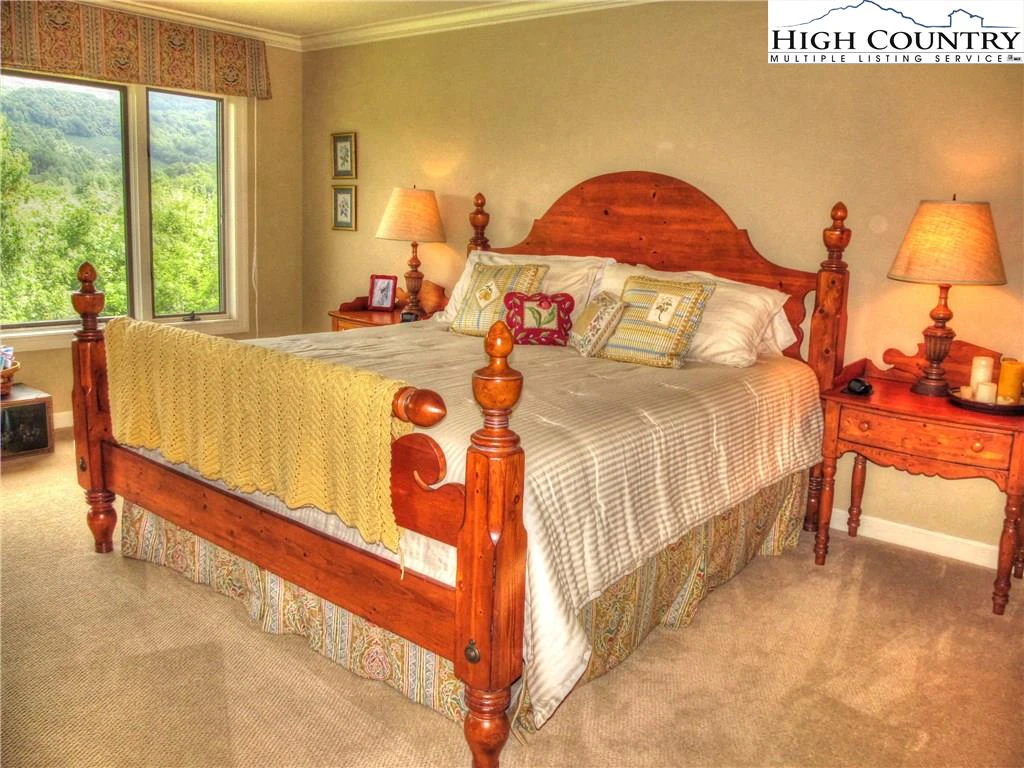 Image number 11 for the current listing