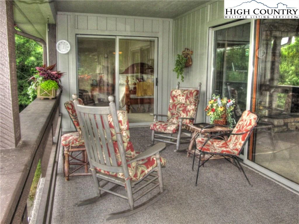 Image number 14 for the current listing