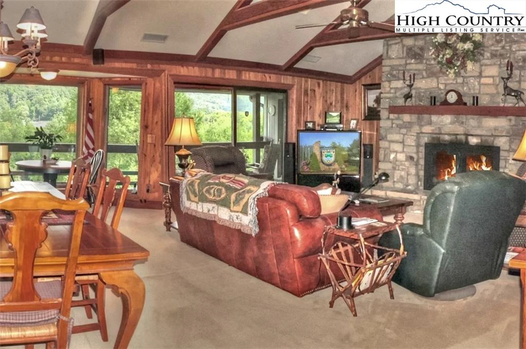 Image number 4 for the current listing