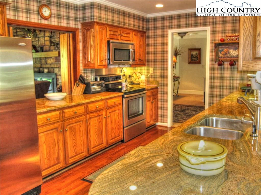 Image number 5 for the current listing