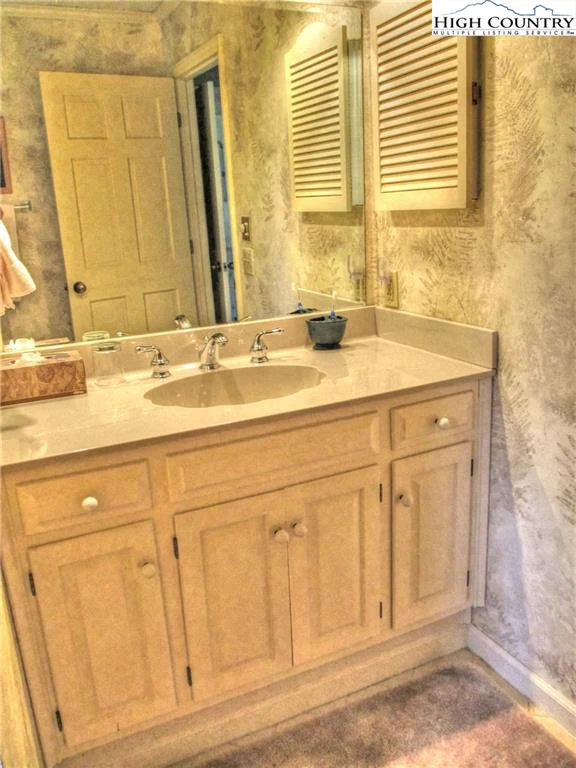 Image number 10 for the current listing