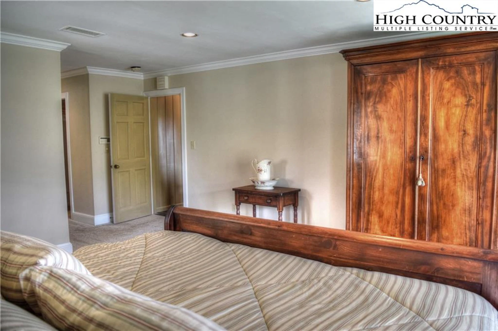 Image number 12 for the current listing