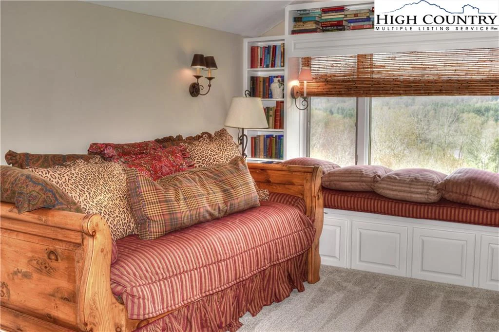 Image number 5 for the current listing