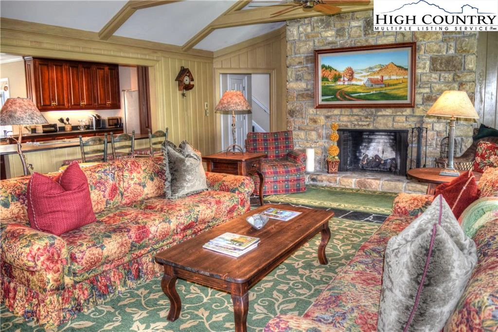 Image number 20 for the current listing