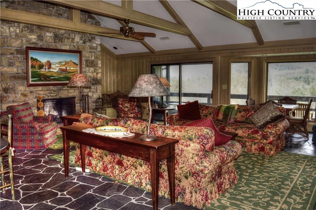 Image number 18 for the current listing