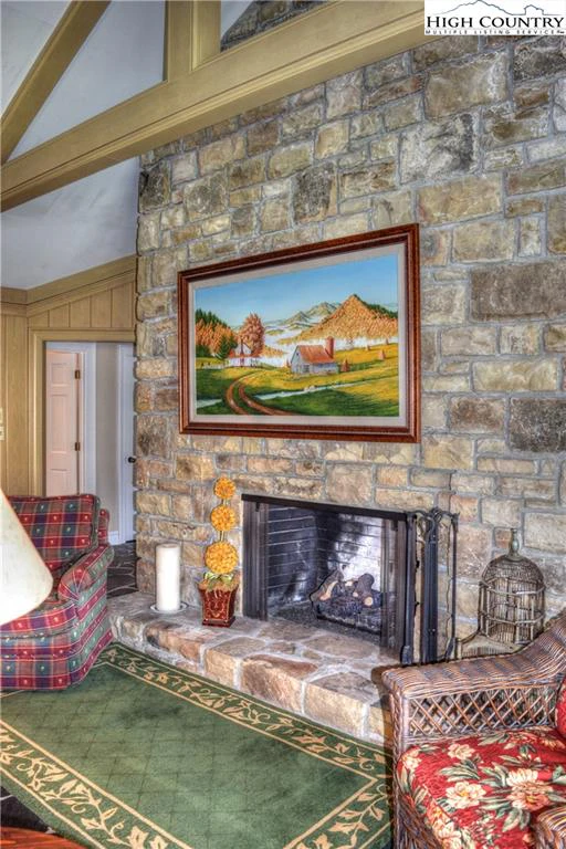 Image number 17 for the current listing