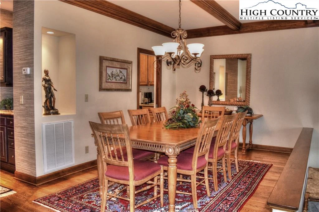 Image number 2 for the current listing