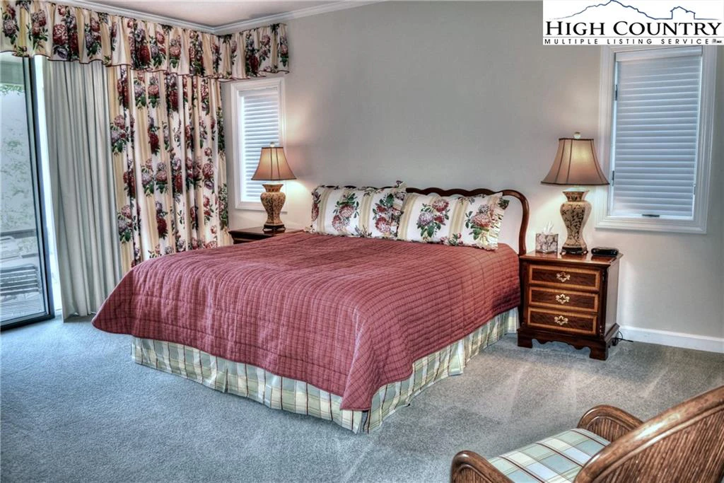 Image number 11 for the current listing
